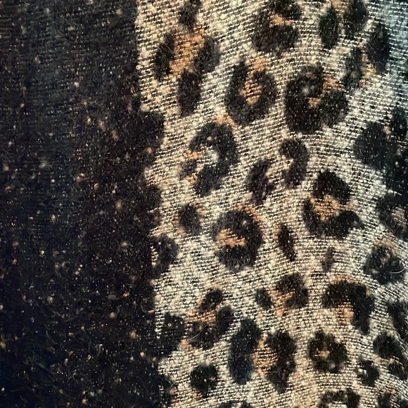 Tjmax wrap around scarf or wrap, lrg - Picture 2 of 8